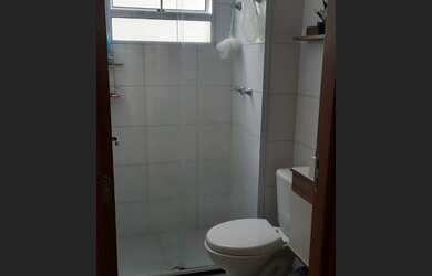 Imagem: O apartamento possui 2 Dormitórios, 1 Banheiro, 1 Vaga na garagem