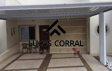 Imagem: A casa possui 3 Dormitórios, 2 Banheiros, 2 Vagas na garagem