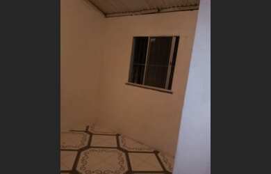 Imagem: A casa possui 1 Dormitório e 1 Banheiro e está localizado