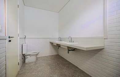 Imagem 12: Casa em São Paulo. Piscina, Varanda, 455m² de Áreae4 Vagas na garagem