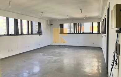 Imagem: O depósito possui 1 Vaga na garagem e 42m² de Área e está