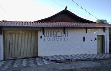 Imagem: A casa possui 4 Dormitórios, 2 Banheiros, 2 Vagas na garagem