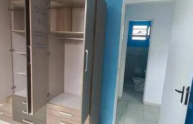 Imagem: O apartamento possui 2 Dormitórios, 1 Banheiro, 1 Vaga na garagem