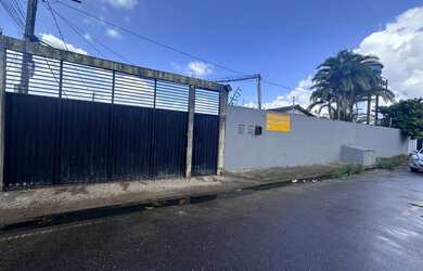 Imagem: A casa possui 2 Dormitórios, 1 Banheiro, 2 Vagas na garagem