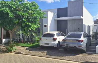 Imagem: A casa em condomínio possui 3 Dormitórios, 1 Banheiro, 2 Vagas