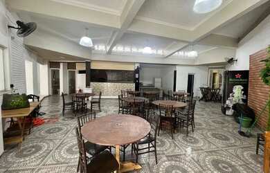 Imagem: O depósito possui 5 Vagas na garagem, 521m² de Área e está