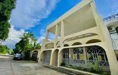 Imagem: A casa possui 4 Dormitórios, 5 Banheiros e está localizado