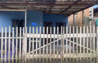 Imagem: A casa possui 2 Dormitórios, 1 Banheiro, 1 Vaga na garagem