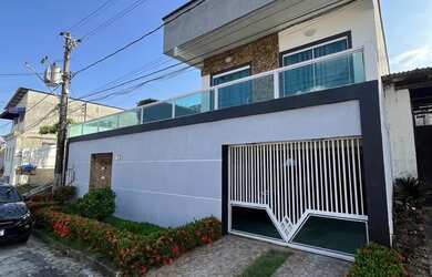 Imagem: A casa possui 5 Dormitórios, 3 Banheiros, 4 Vagas na garagem