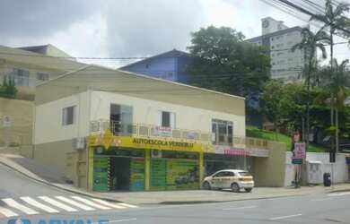 Imagem: O depósito possui 5 Vagas na garagem, 195m² de Área e está