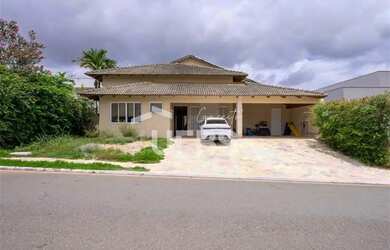 Imagem: A casa em condomínio possui 4 Dormitórios, 4 Banheiros, 5