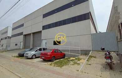 Imagem: O depósito possui 4 Vagas na garagem, 1.400m² de Área e