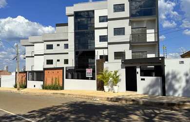 Imagem: O apartamento possui 1 Dormitório, 1 Banheiro, 1 Vaga na garagem