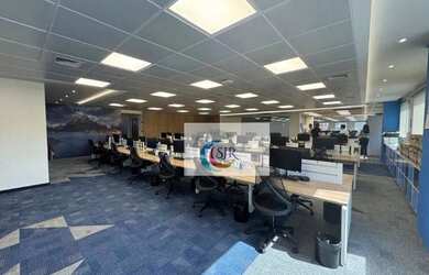 Imagem: O depósito possui 5 Vagas na garagem, 597m² de Área e está