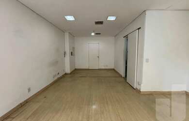 Imagem: O depósito possui 1 Vaga na garagem, 34m² de Área e está