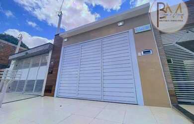 Imagem: A casa possui 2 Dormitórios, 2 Banheiros, 2 Vagas na garagem