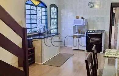 Imagem: A casa possui 4 Dormitórios, 2 Banheiros, 2 Vagas na garagem