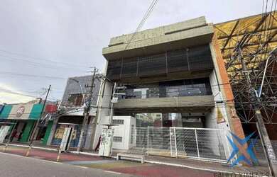 Imagem: O depósito possui 5 Vagas na garagem, 2.500m² de Área e