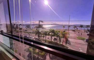 Imagem: O apartamento possui 4 Dormitórios, 5 Banheiros, 2 Vagas na