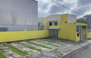 Imagem: A casa em condomínio possui 3 Dormitórios, 2 Banheiros, 1