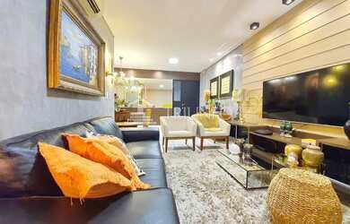 Imagem: O apartamento possui 3 Dormitórios, 1 Banheiro, 2 Vagas na