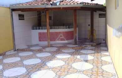 Imagem: A casa possui 3 Dormitórios, 2 Banheiros, 2 Vagas na garagem