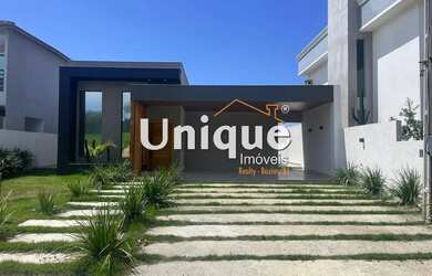 Imagem: A casa possui 3 Dormitórios, 3 Banheiros, 4 Vagas na garagem