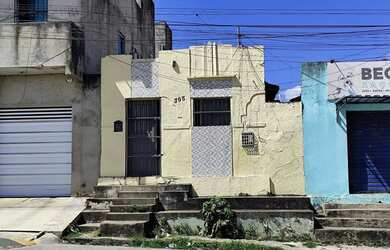 Imagem: A casa possui 2 Dormitórios, 1 Banheiro, 102m² de Área, Imóvel