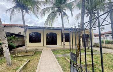 Imagem: A casa possui 5 Dormitórios, 4 Banheiros, 1 Vaga na garagem