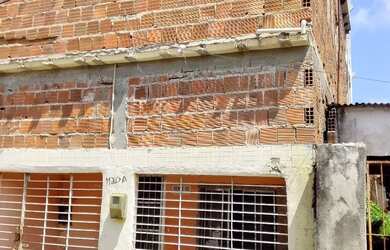 Imagem: A casa possui 2 Dormitórios, 2 Banheiros e está localizado