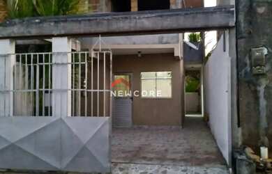 Imagem: A casa possui 2 Dormitórios, 1 Banheiro, 2 Vagas na garagem