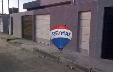 Imagem: A casa possui 4 Dormitórios, 4 Banheiros, 2 Vagas na garagem