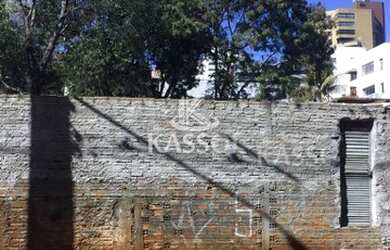 Imagem: O terreno possui 560m² de Área e está localizado em Country