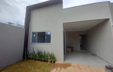 Imagem: A casa possui 2 Dormitórios, 2 Banheiros, 2 Vagas na garagem