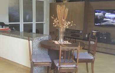 Imagem: A casa possui 4 Dormitórios, 3 Banheiros, 3 Vagas na garagem