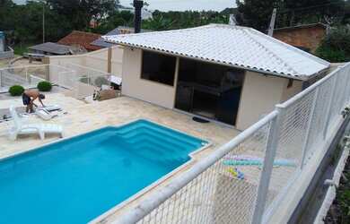 Imagem: A casa possui 5 Dormitórios, 4 Banheiros, 4 Vagas na garagem