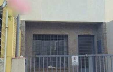 Imagem: A casa possui 2 Dormitórios, 2 Banheiros, 1 Vaga na garagem