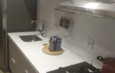 Imagem: O apartamento possui 2 Dormitórios, 1 Banheiro, 1 Vaga na garagem