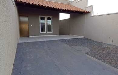 Imagem: A casa possui 2 Dormitórios, 2 Banheiros, 4 Vagas na garagem