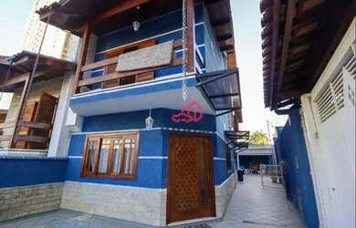 Imagem: A casa possui 4 Dormitórios, 5 Banheiros, 3 Vagas na garagem