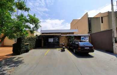 Imagem: A casa possui 4 Dormitórios, 4 Banheiros, 4 Vagas na garagem