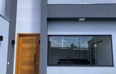 Imagem: A casa possui 2 Dormitórios, 1 Banheiro, 2 Vagas na garagem