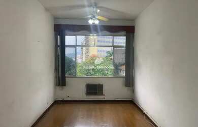 Imagem: O apartamento possui 3 Dormitórios, 1 Banheiro, 1 Vaga na garagem