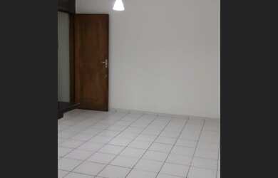 Imagem: O apartamento possui 2 Dormitórios, 1 Banheiro e 1 Vaga na