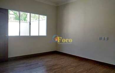 Imagem: A casa possui 3 Dormitórios, 3 Banheiros, 3 Vagas na garagem