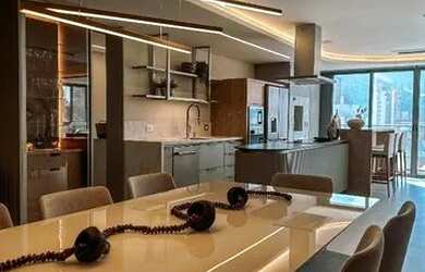 Imagem: O apartamento possui 1 Dormitório, 5 Banheiros, 2 Vagas na