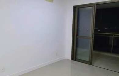 Imagem: O apartamento possui 3 Dormitórios, 1 Banheiro, 1 Vaga na garagem