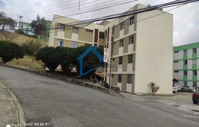 Imagem: O apartamento possui 3 Dormitórios, 1 Banheiro, 1 Vaga na garagem