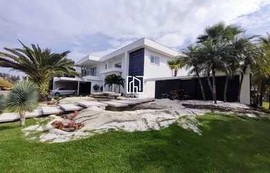 Imagem: A casa em condomínio possui 4 Dormitórios, 5 Banheiros, 5