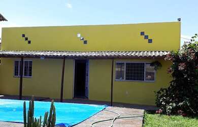 Imagem: A casa possui 3 Dormitórios, 2 Banheiros, 3 Vagas na garagem